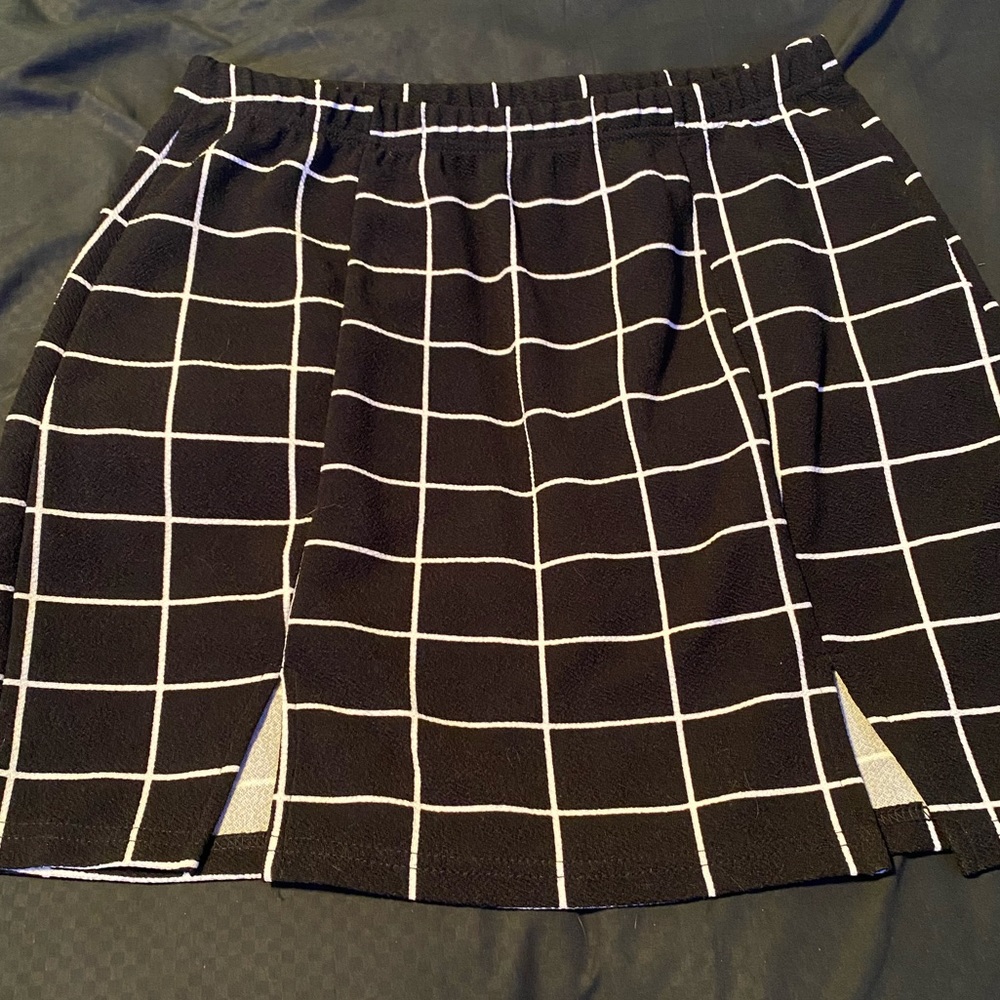 Women’s Large Shein Skirt Black and White